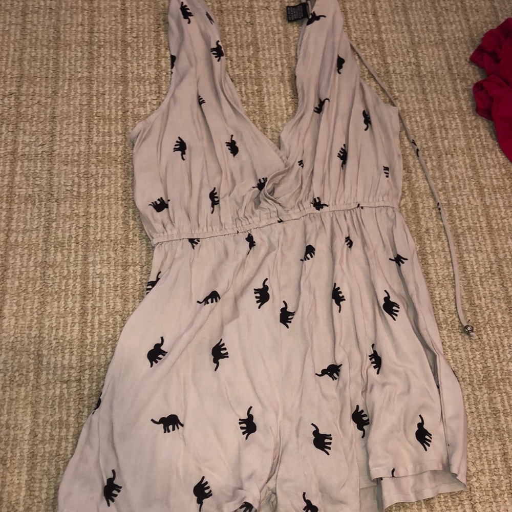 Adorable elephant romper, stretchy/ flattering 🐘